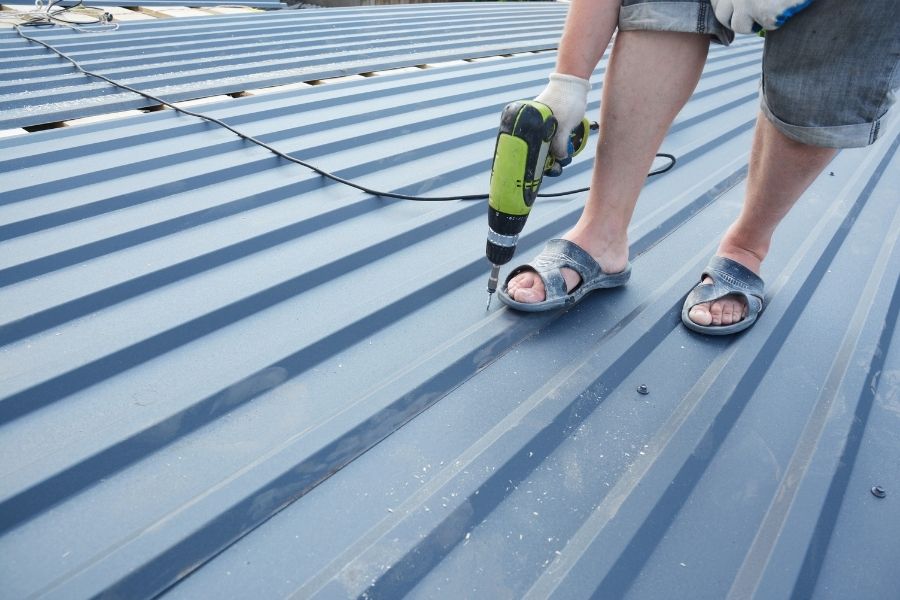 how long do metal roofs last